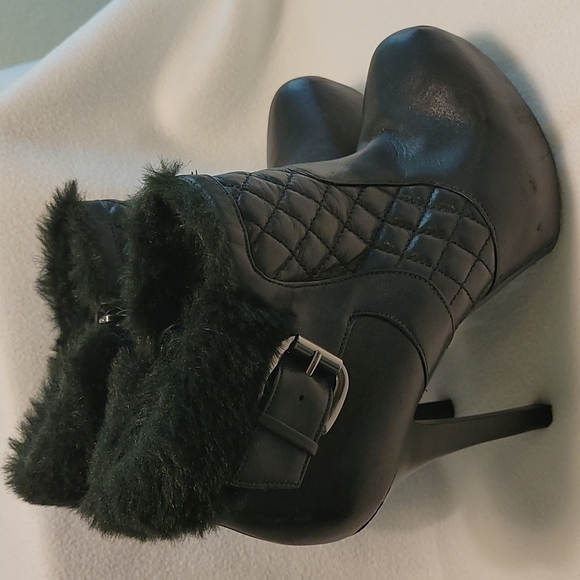 ❤️🔥Guess Black Booties 9 👢 - Picture 3 of 5